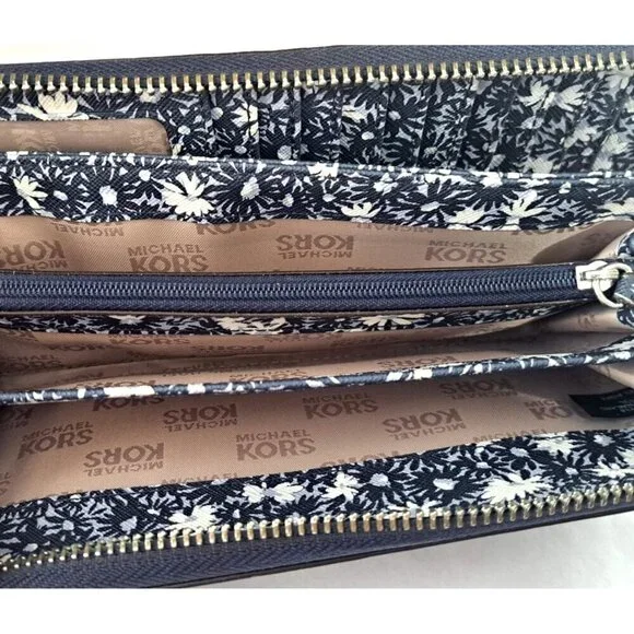 Michael Kors Women's Jet Set Saffiano Leather Blue Zip Closure Wristlet Wallet - Picture 7 of 7